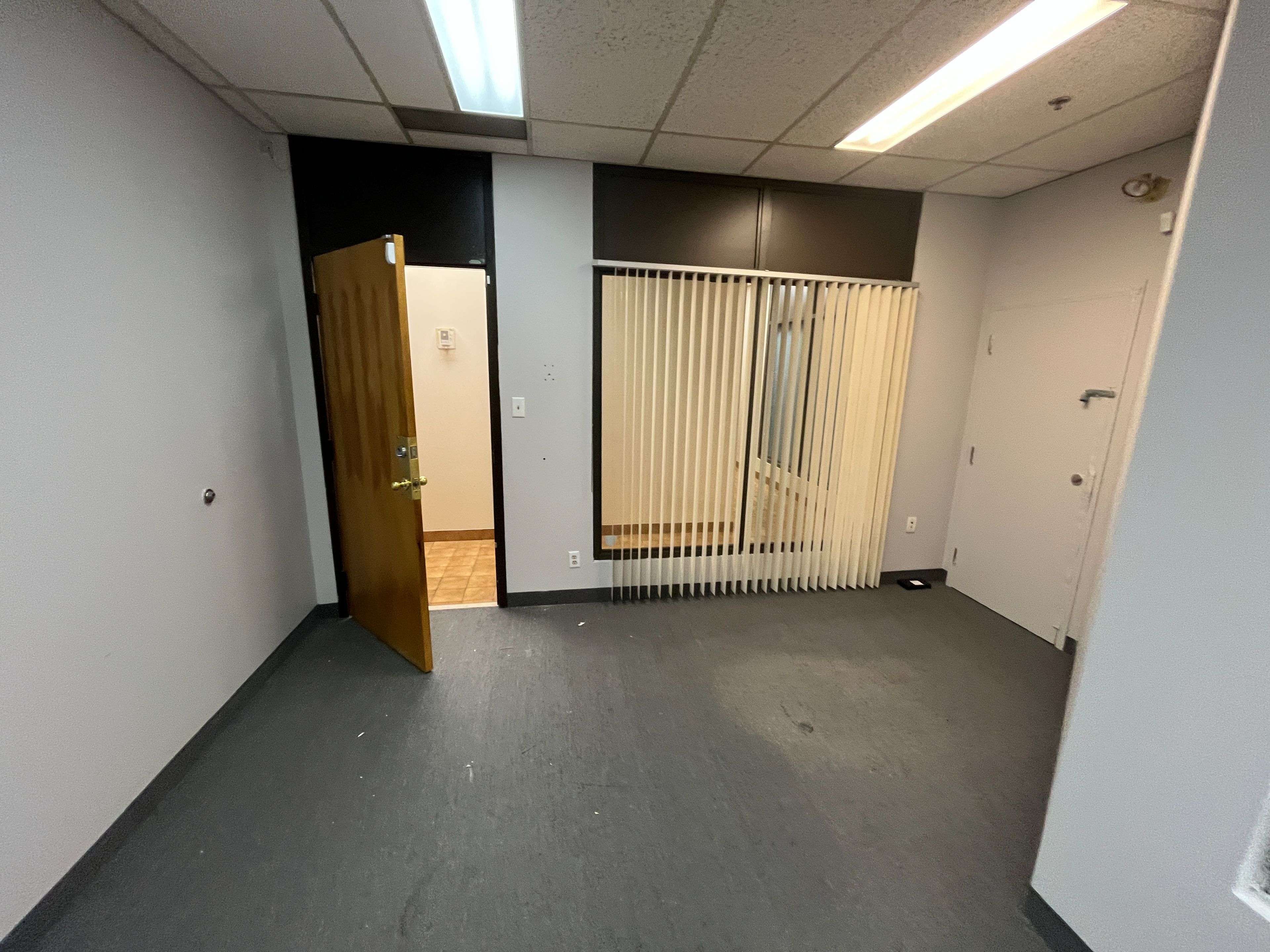 Pickering, ON L1W 3R2,1400 Bayly ST #OM2#9B & 10