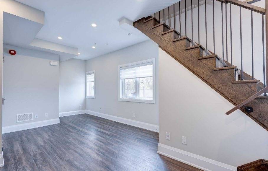 Toronto E06, ON M1N 1N7,6 Kalmar AVE #6