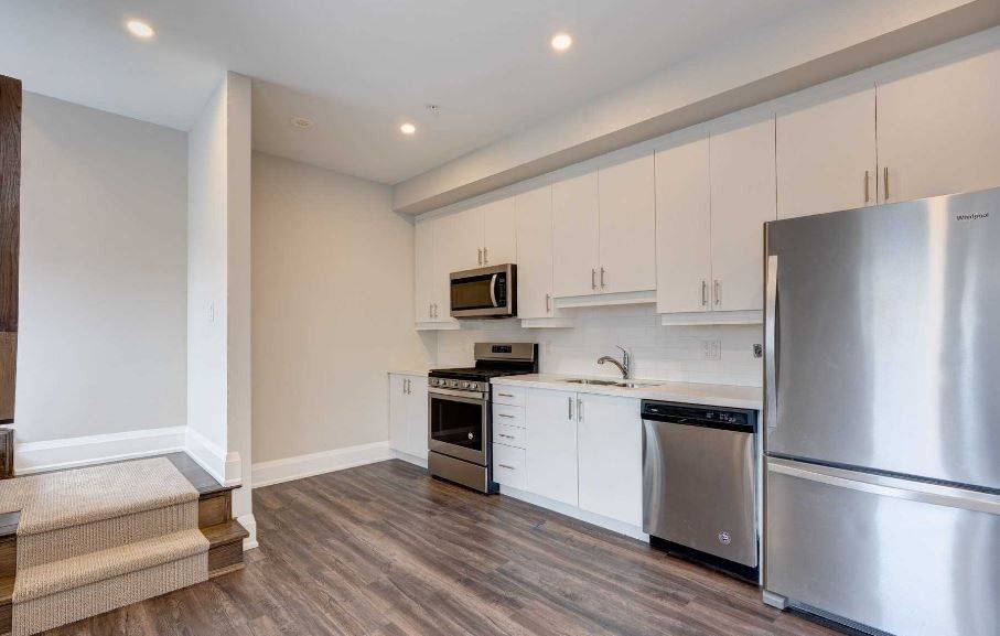 Toronto E06, ON M1N 1N7,6 Kalmar AVE #6