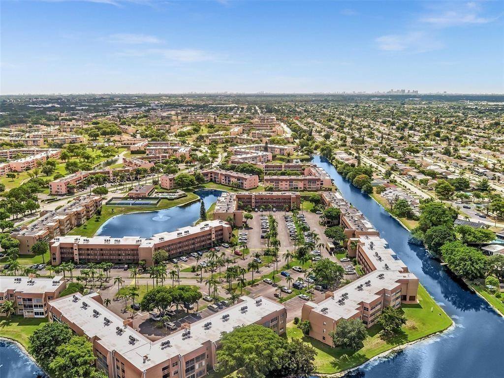 Sunrise, FL 33322,9660 Sunrise Lakes Blvd #301