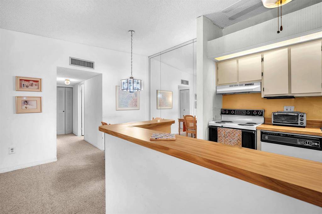 Tamarac, FL 33321,10419 E Clairmont Cir #205