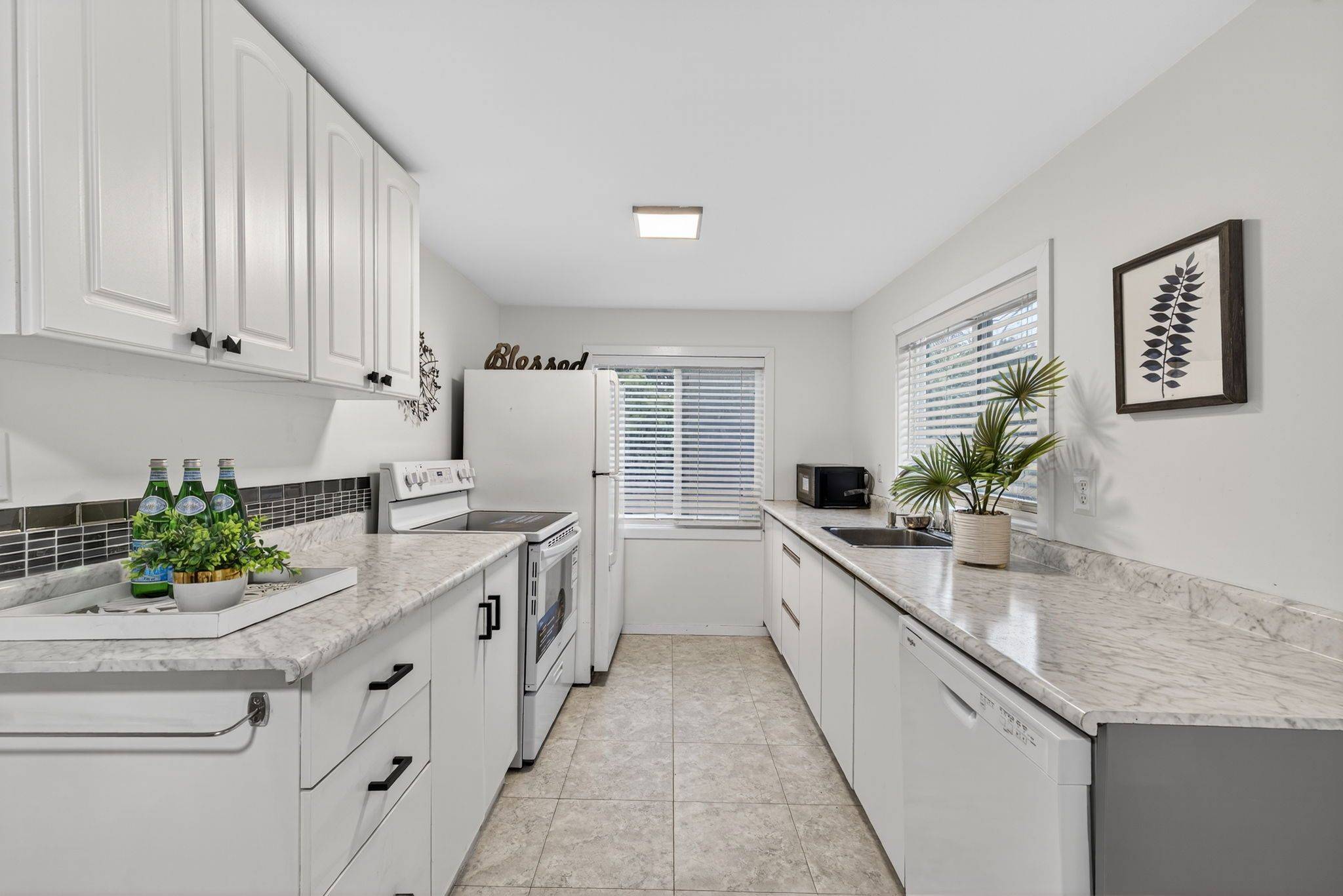 Georgina, ON L0E 1N0,77 Blue Heron DR