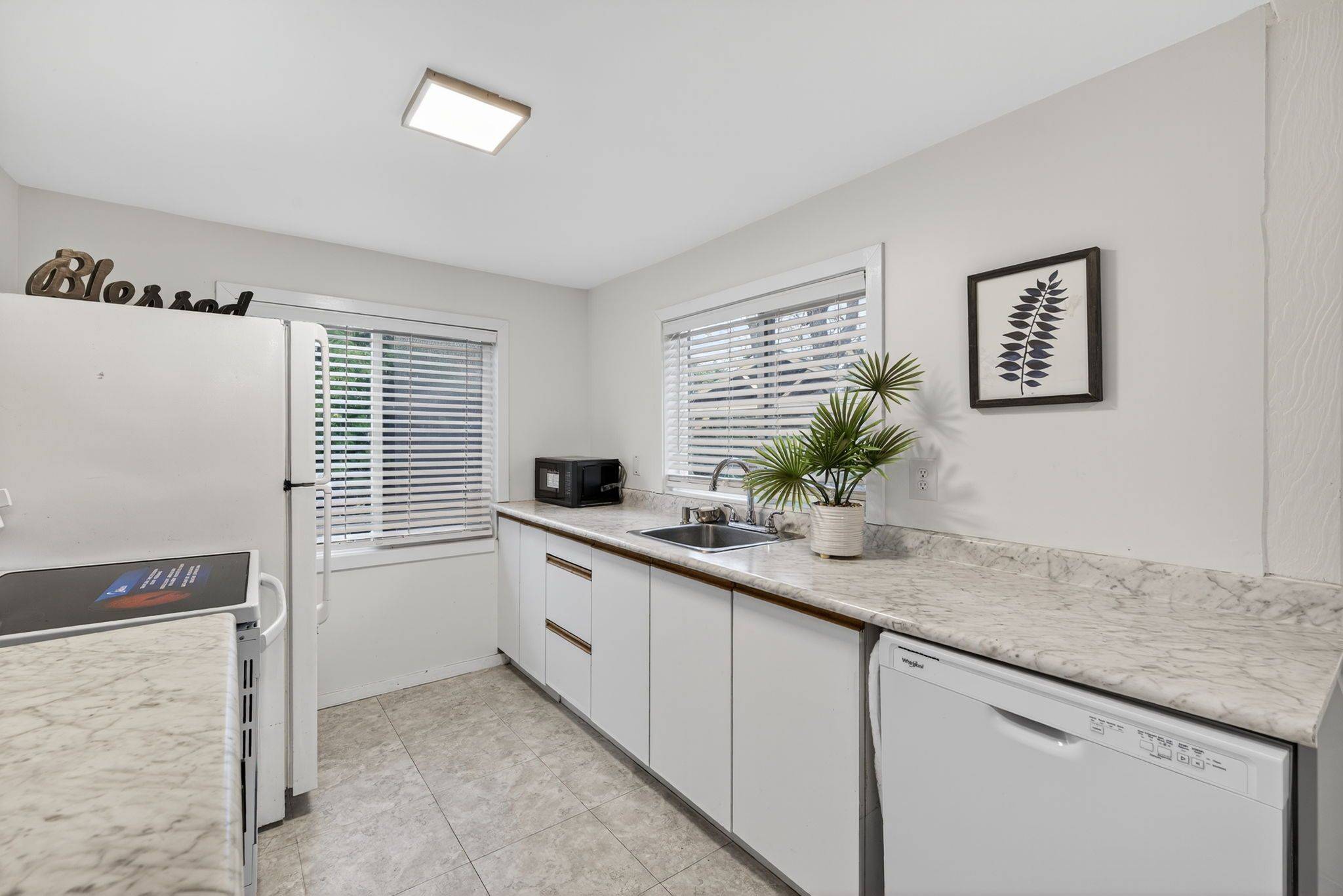 Georgina, ON L0E 1N0,77 Blue Heron DR