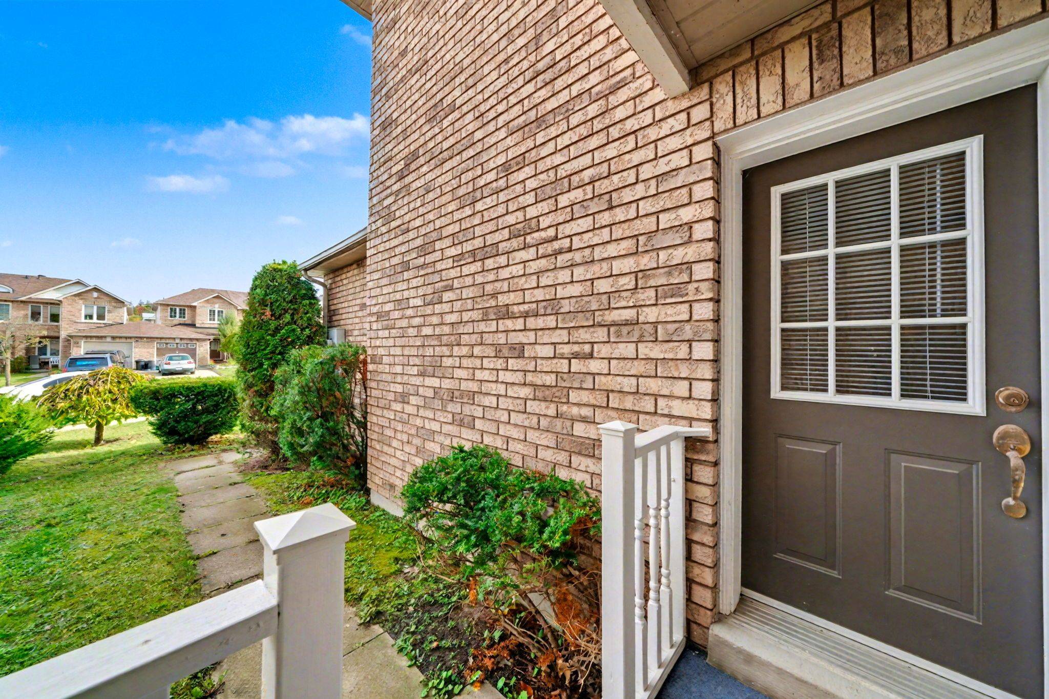 Barrie, ON L4N 9Y7,56 Hawthorne CRES