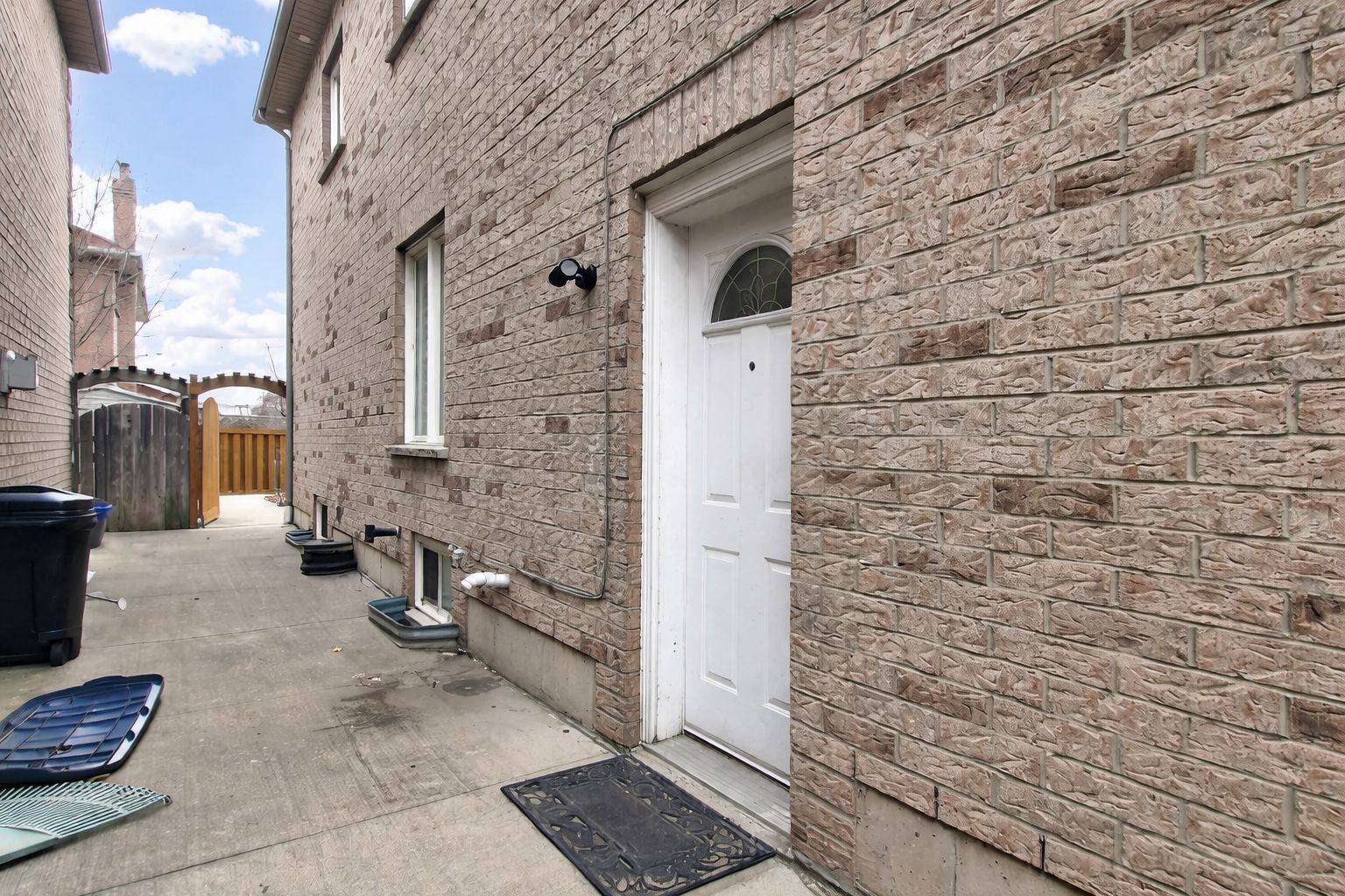 Brampton, ON L6Z 4A5,111 Sandmere AVE