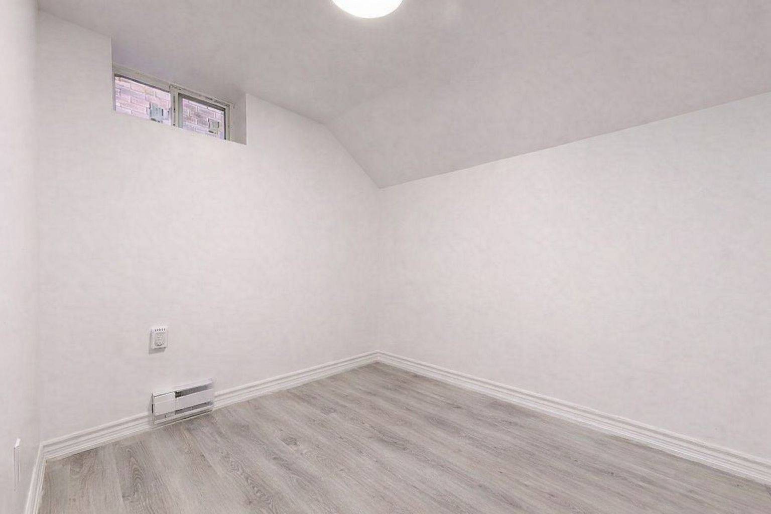 Brampton, ON L6Z 4A5,111 Sandmere AVE