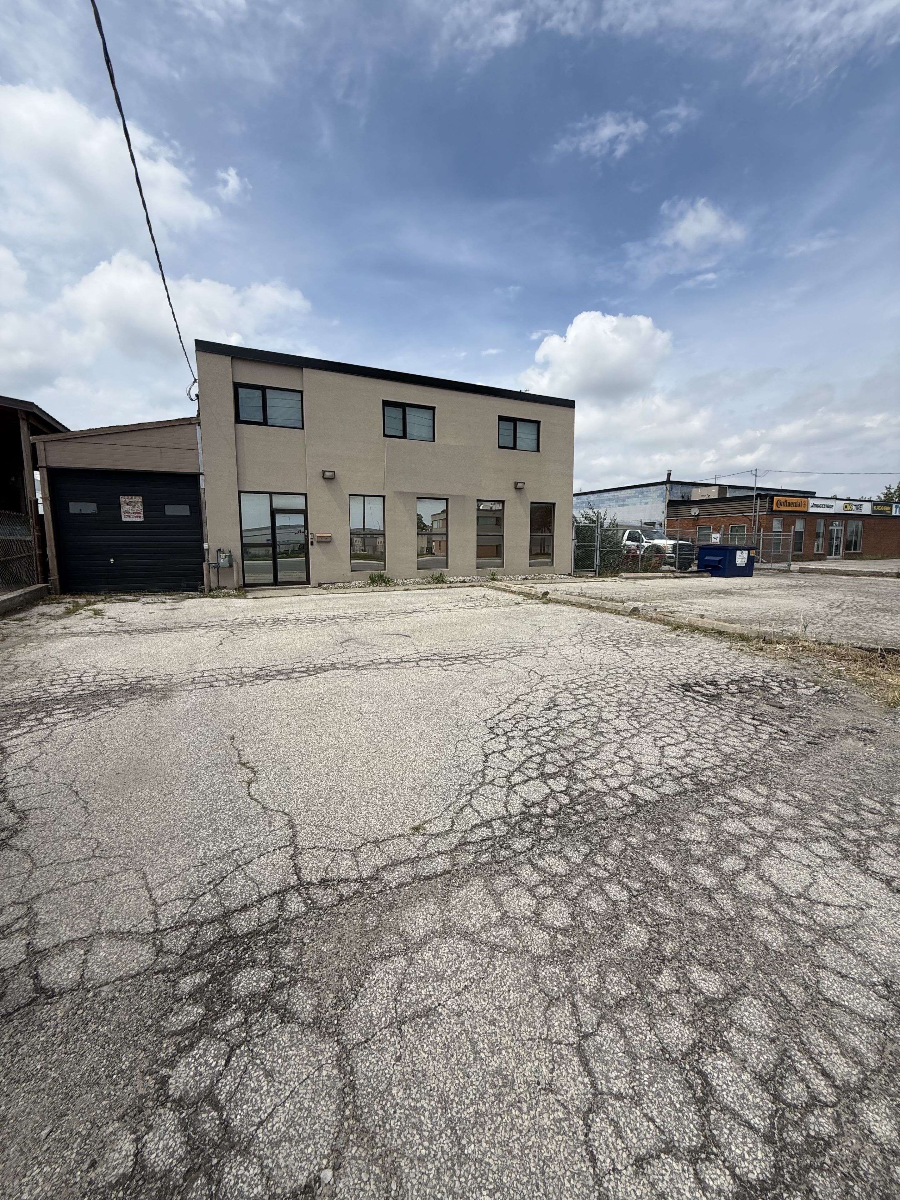 Mississauga, ON L4W 1C7,1261 Britannia RD E