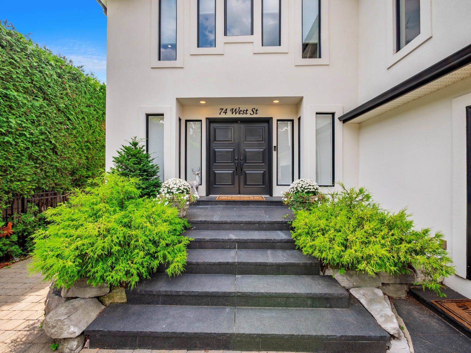 Oakville, ON L6L 2Y7,74 West ST