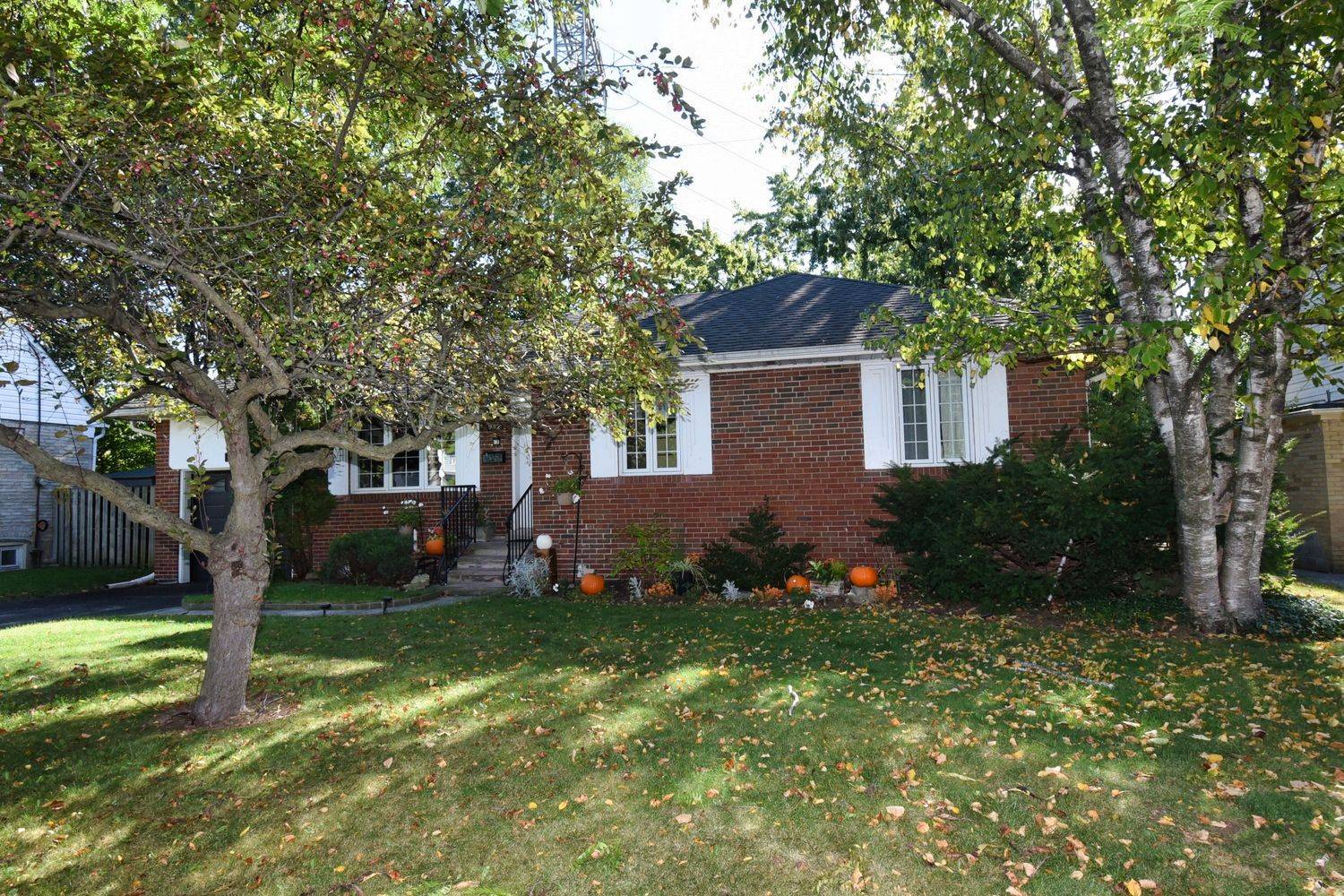 Mississauga, ON L4Y 1J2,992 Baldwin RD