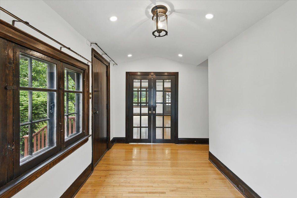 Mississauga, ON L5H 2R6,62 Maple AVE S