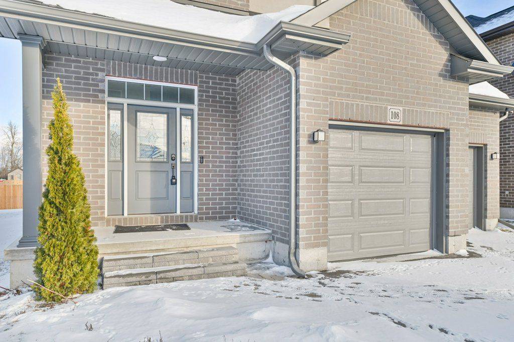 Quinte West, ON K8R 0A1,108 Ledgerock CT