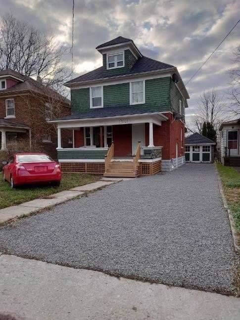 Niagara Falls, ON L2G 2E3,5928 Delaware ST