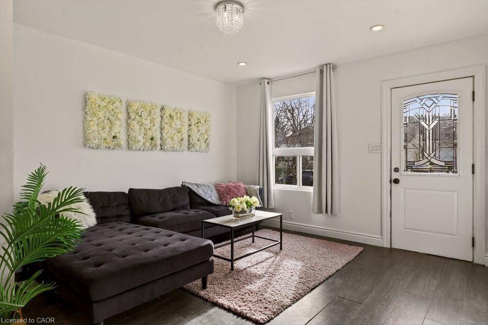 Hamilton, ON L8H 2E7,163 Hope AVE