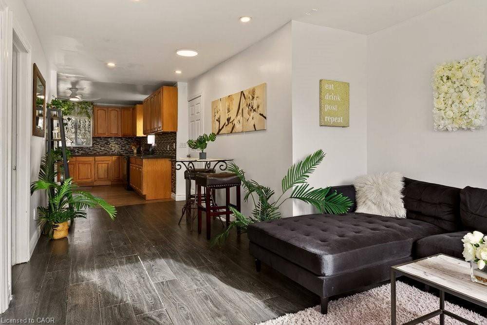 Hamilton, ON L8H 2E7,163 Hope AVE