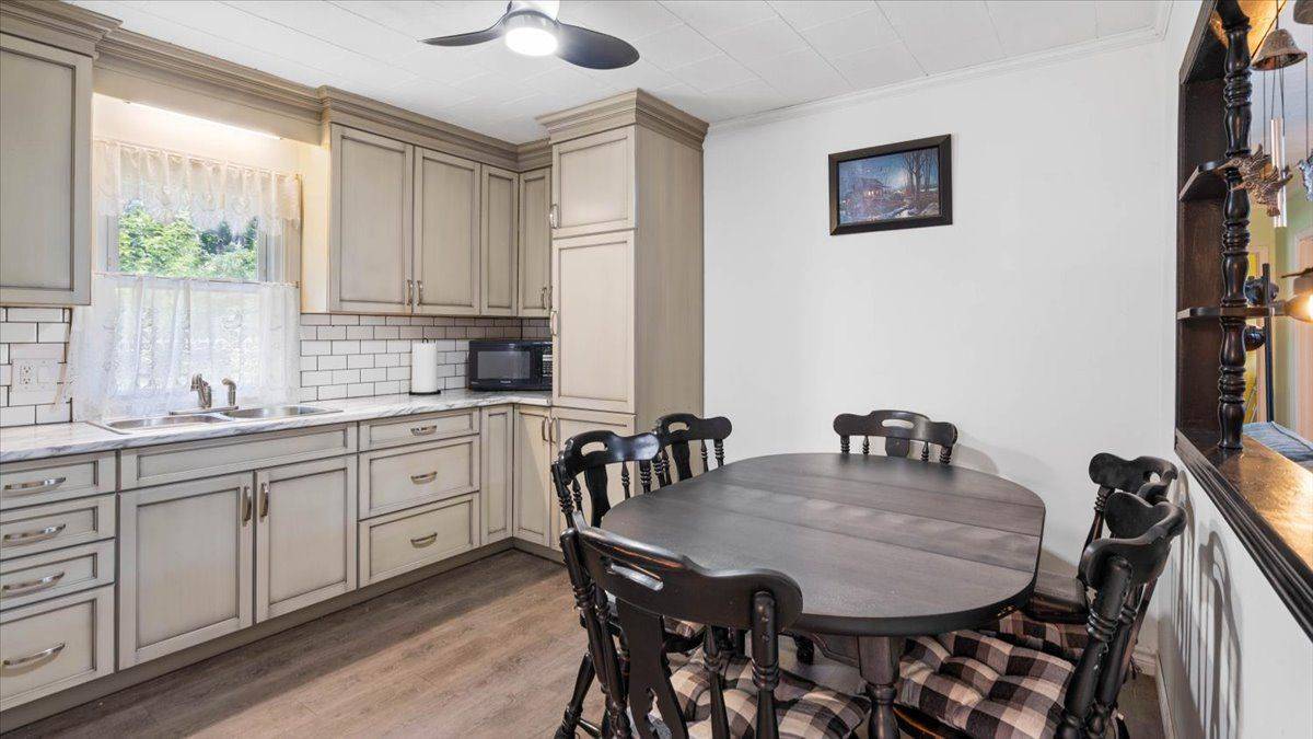 Tweed, ON K0K 3J0,42 A Hawkins Bay RD