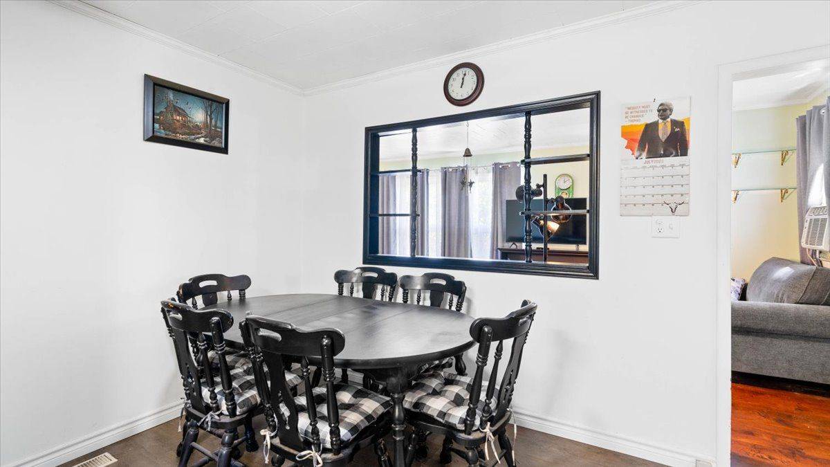 Tweed, ON K0K 3J0,42 A Hawkins Bay RD