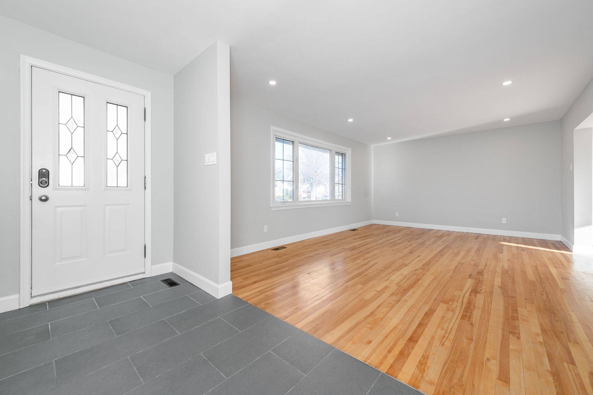 Elmvale Acres And Area, ON K1G 1P3,810 Smyth RD #A