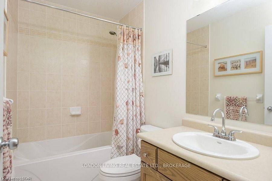 London North, ON N5X 4L9,627 THISTLEWOOD DR