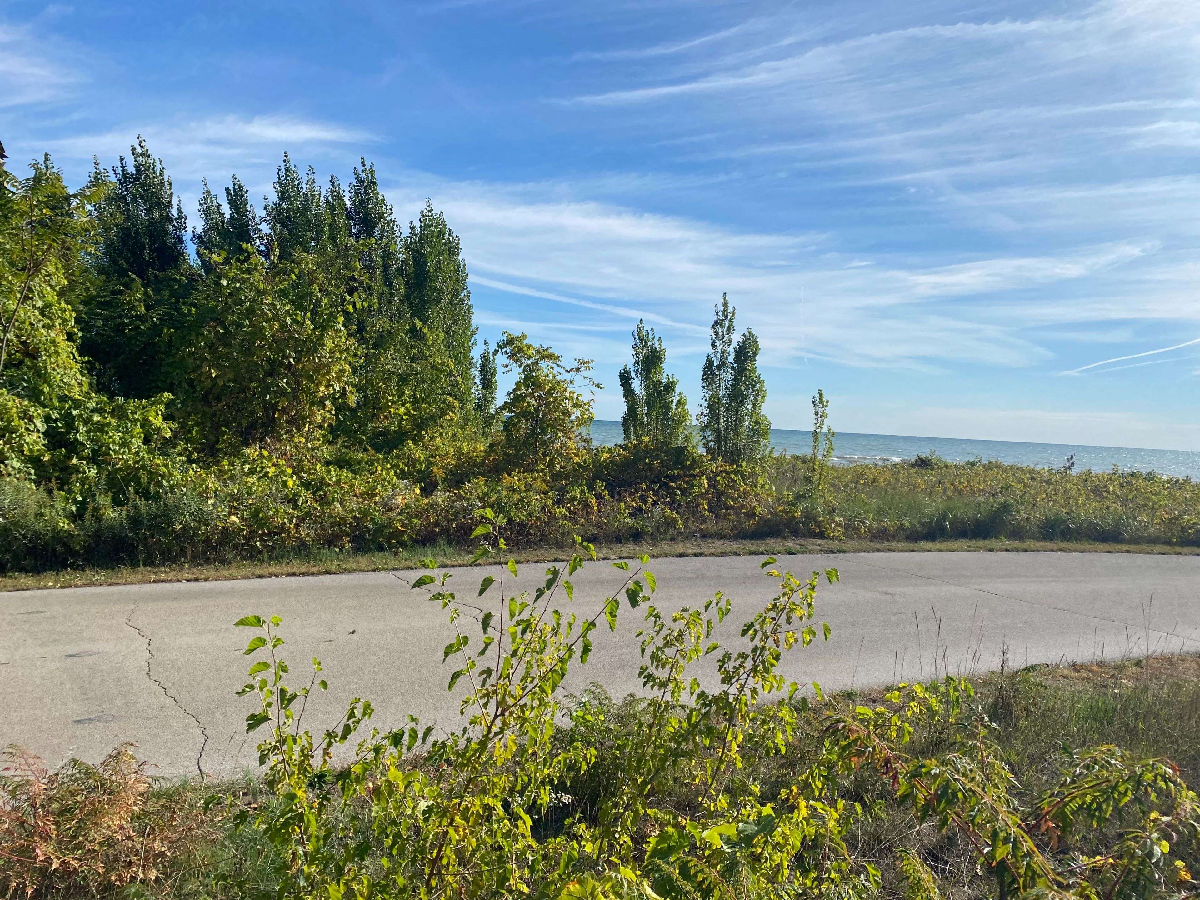 Hamilton, ON L8H 6Z5,867 Beach BLVD