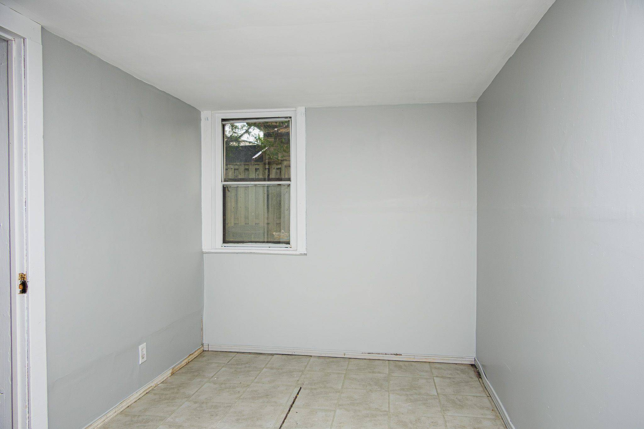 Quinte West, ON K8V 5B8,83 Lorne AVE #B