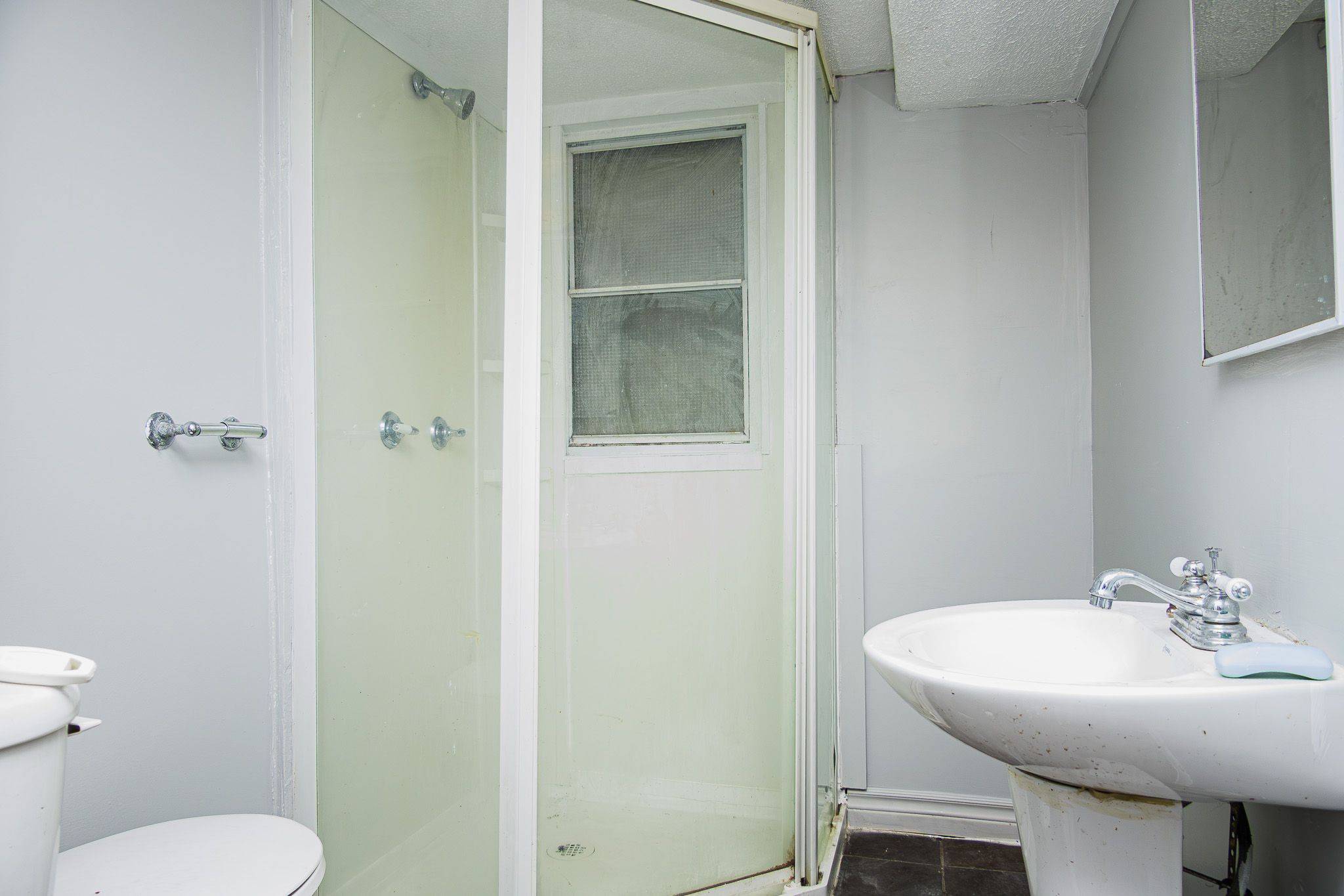 Quinte West, ON K8V 5B8,83 Lorne AVE #B