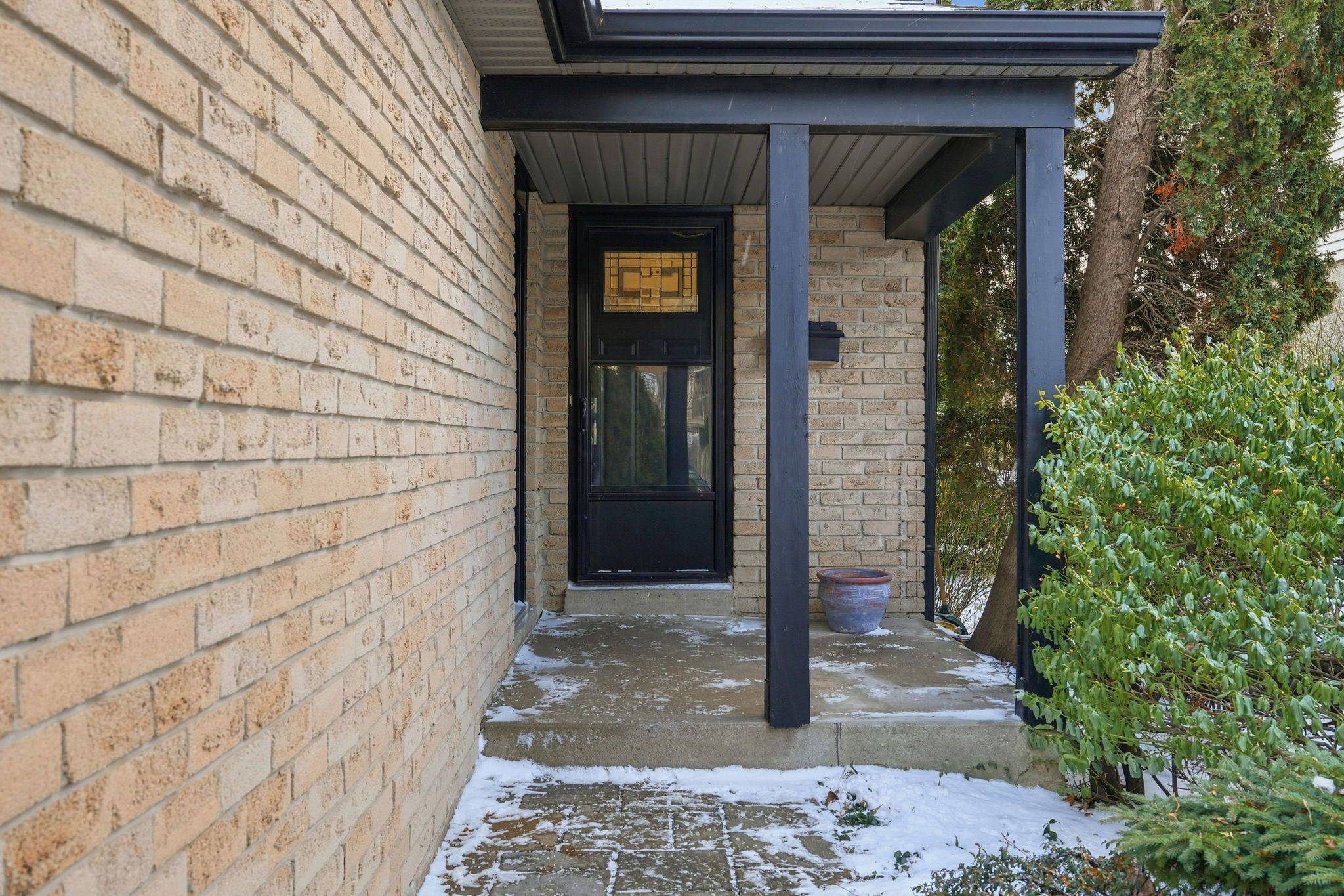 Hamilton, ON L8J 1W5,55 Ventura DR