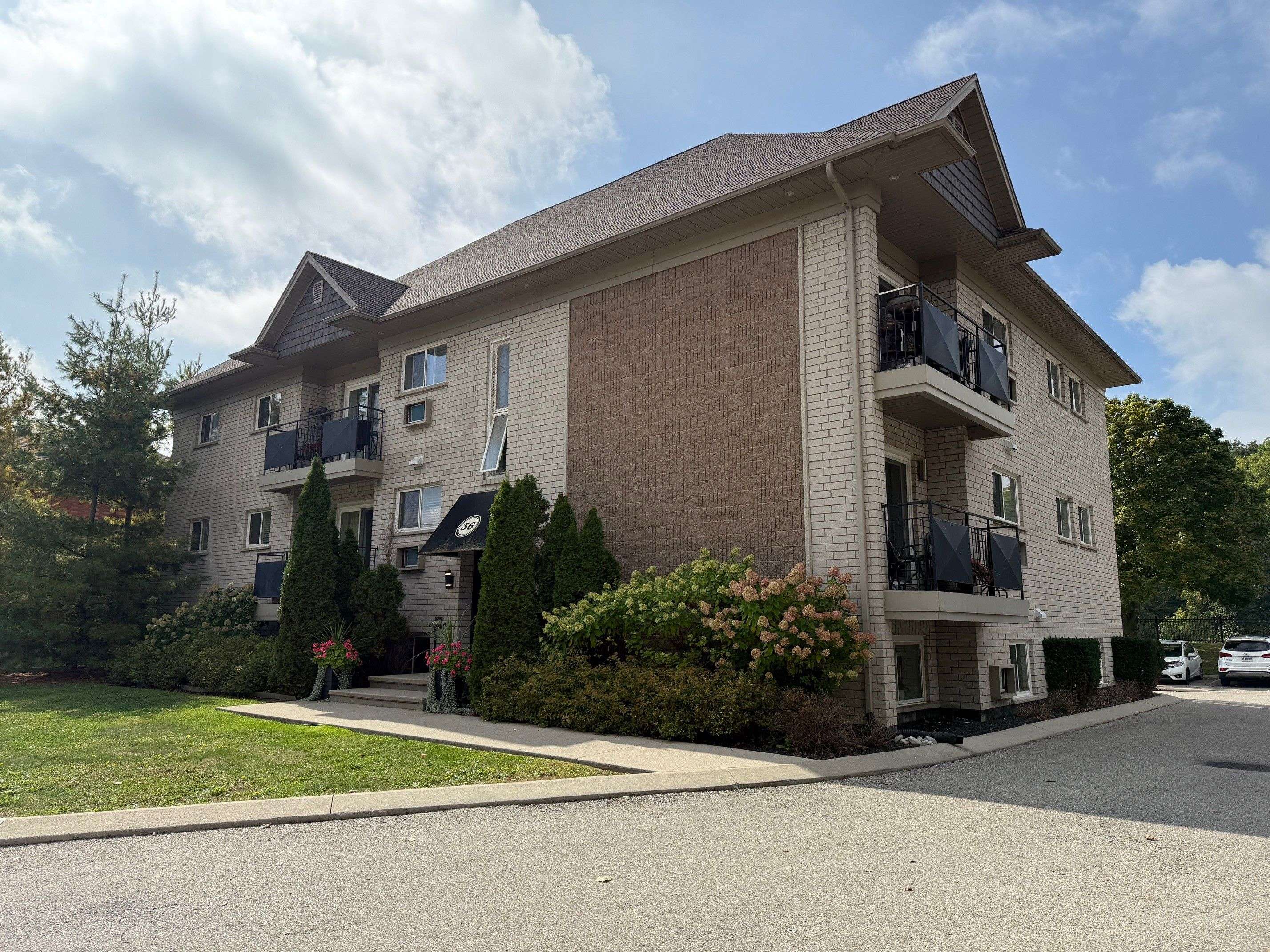 Brant, ON N3L 2K6,36 Willow ST