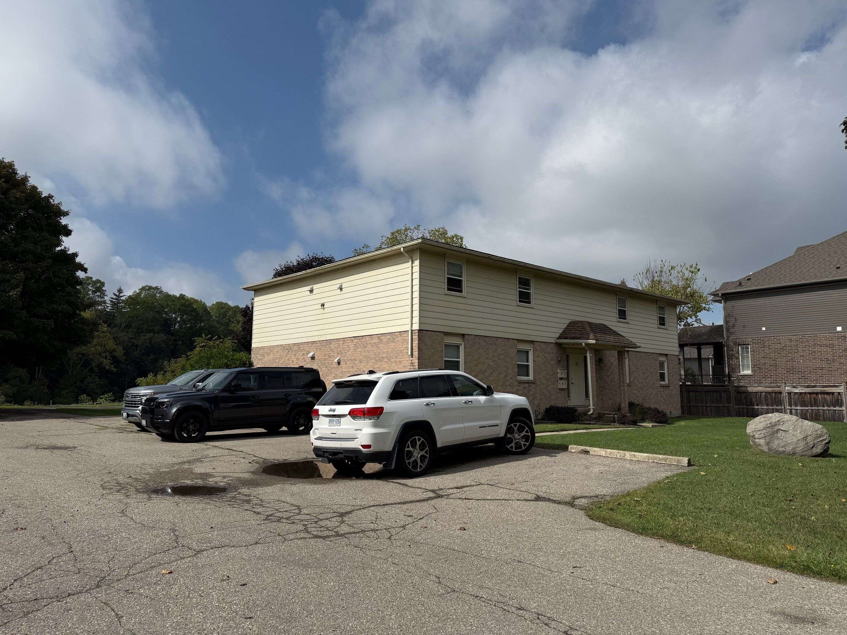 Brant, ON N3L 2K6,60 Willow ST