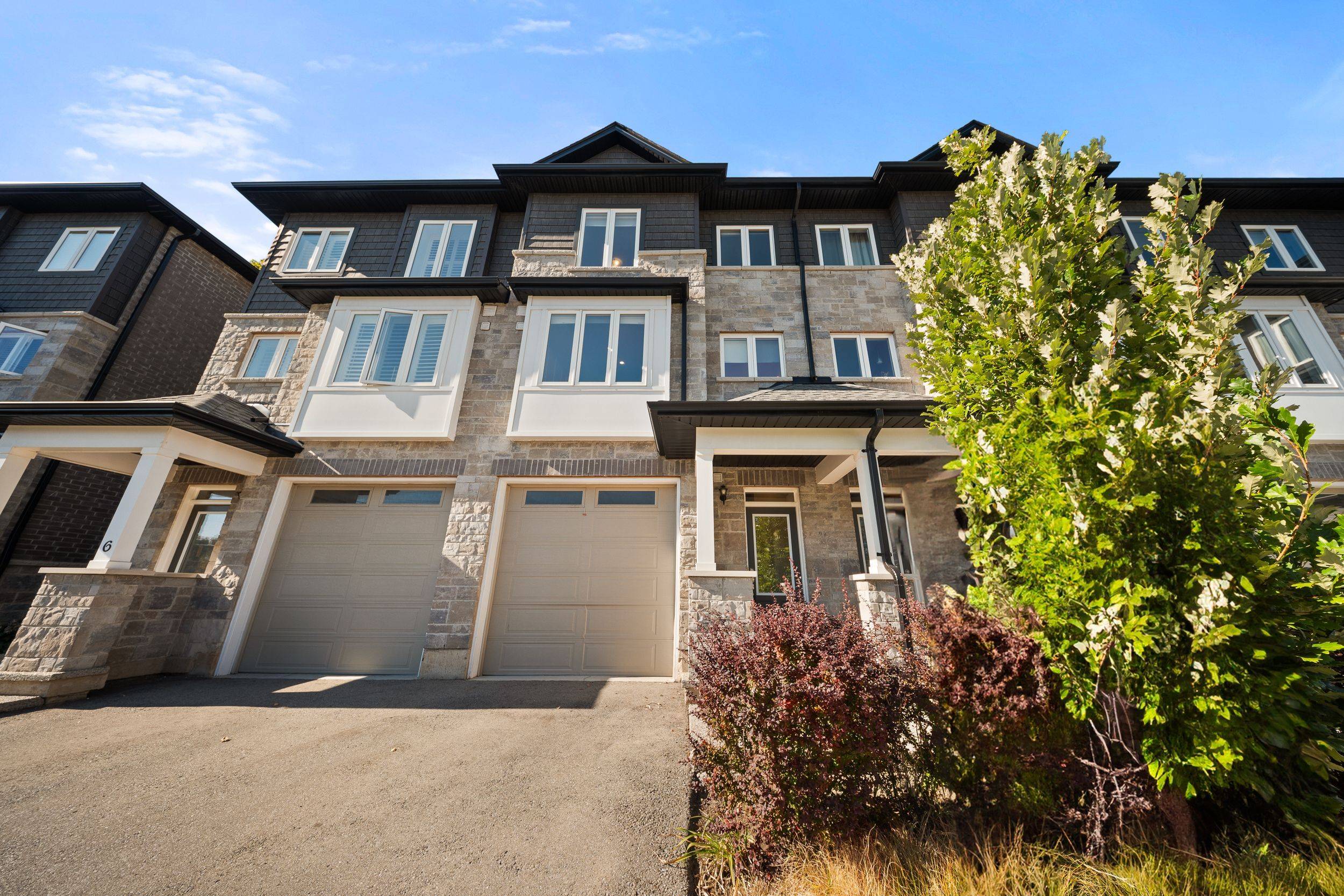 Hamilton, ON L9B 2G7,111 Wilson ST E #7