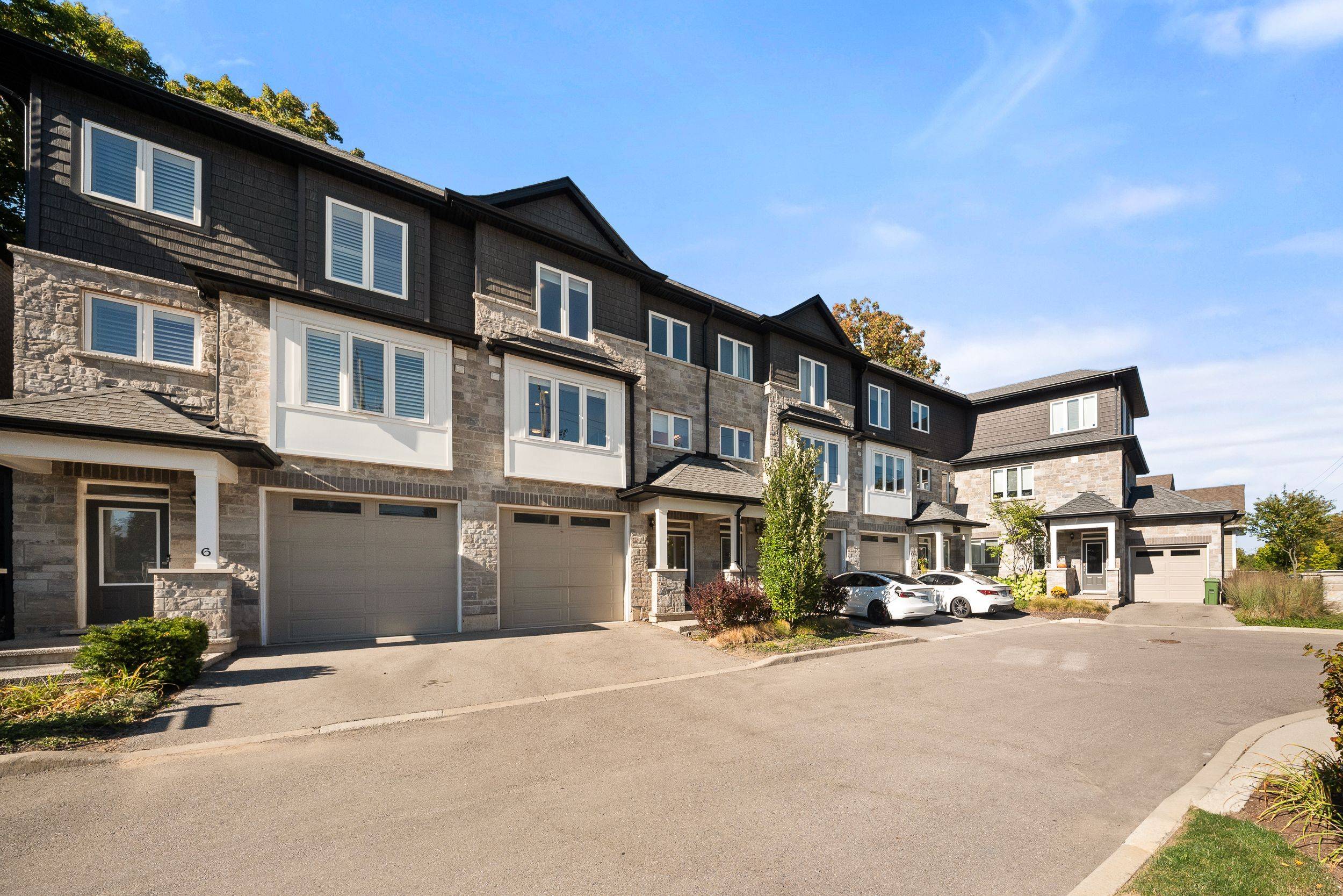 Hamilton, ON L9B 2G7,111 Wilson ST E #7