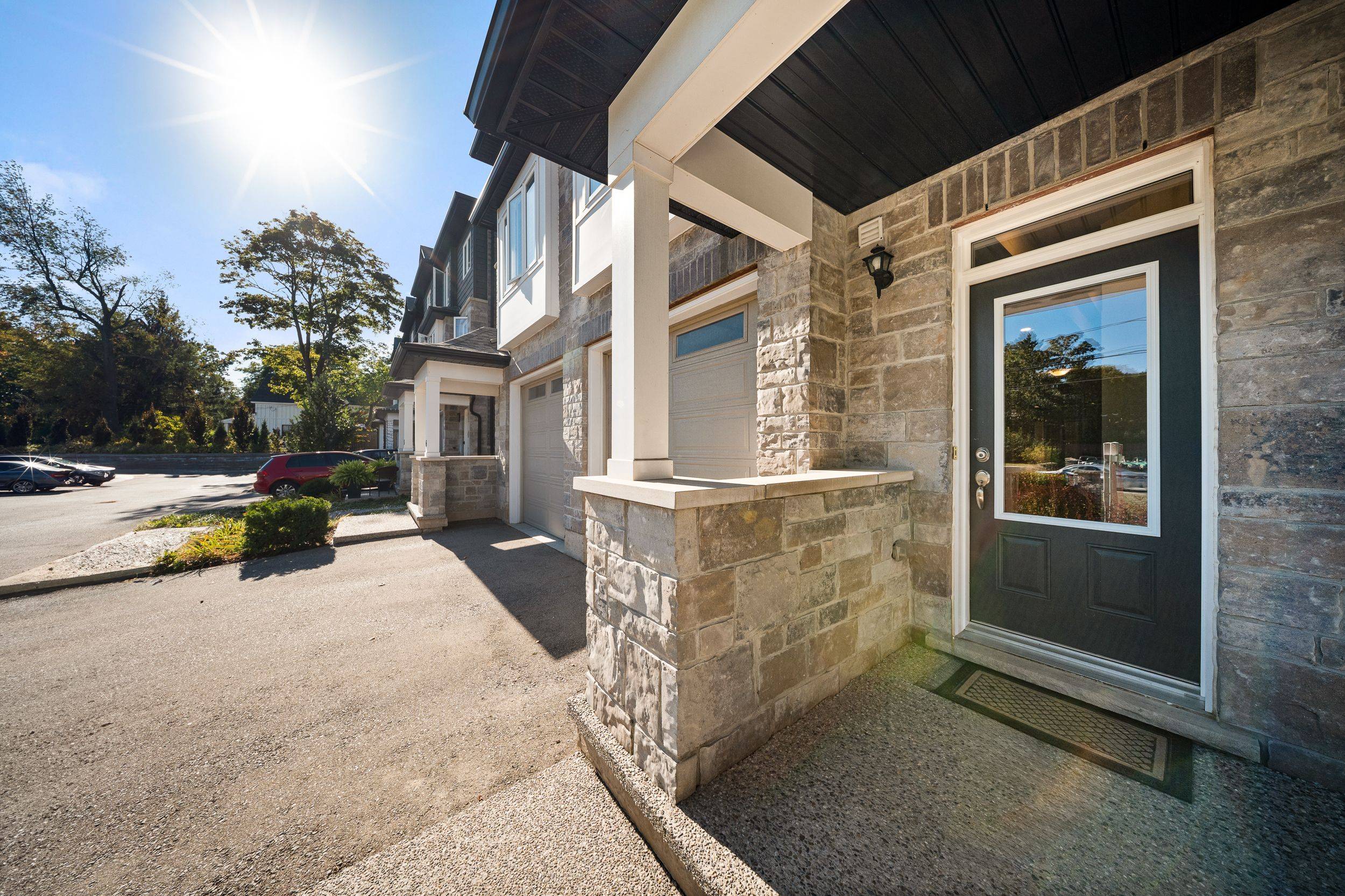 Hamilton, ON L9B 2G7,111 Wilson ST E #7