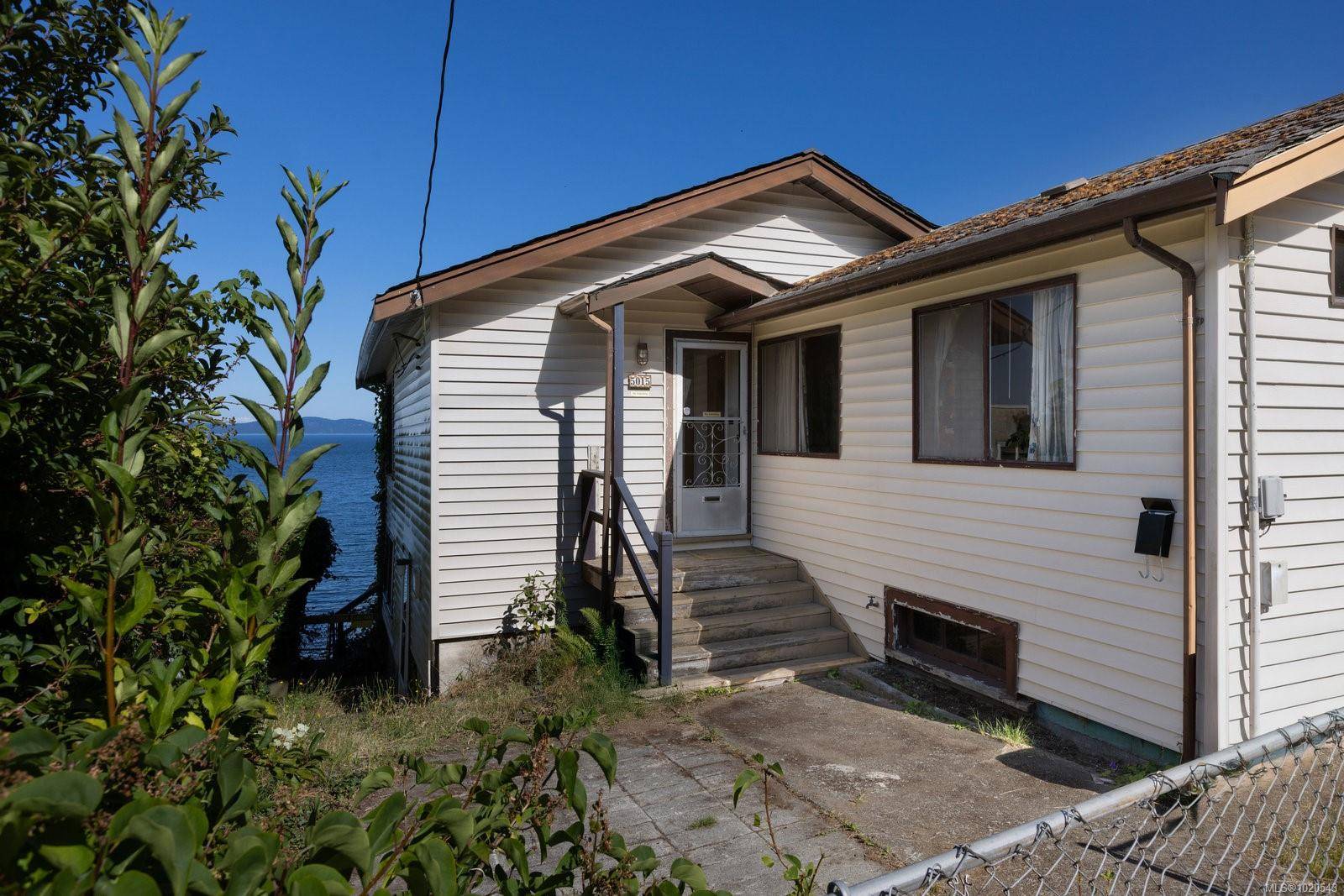 Saanich, BC V8Y 2K1,5015 Cordova Bay Rd