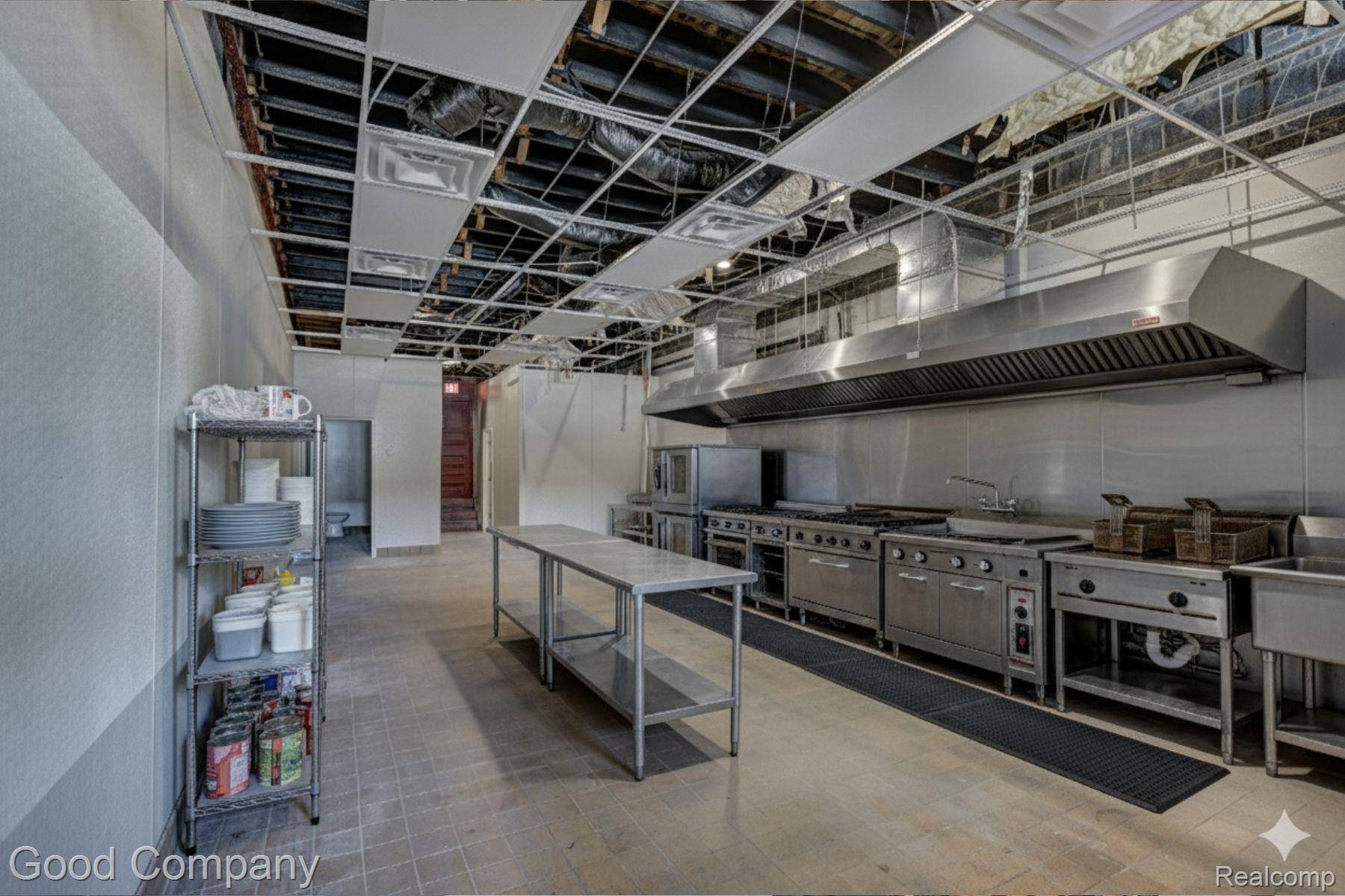 Detroit, MI 48221,18957 LIVERNOIS AVE