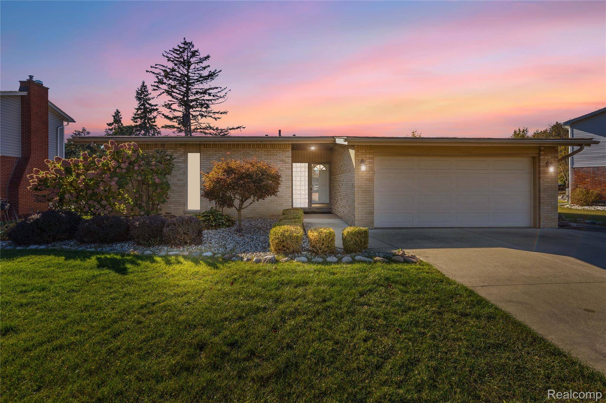 Southfield, MI 48076,29281 Stellamar DR