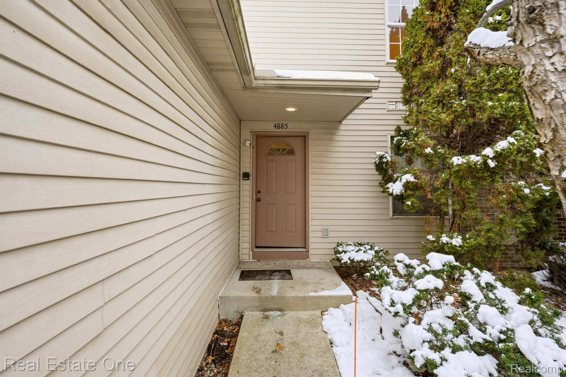 Waterford, MI 48329,4885 Oak Hill DR #20