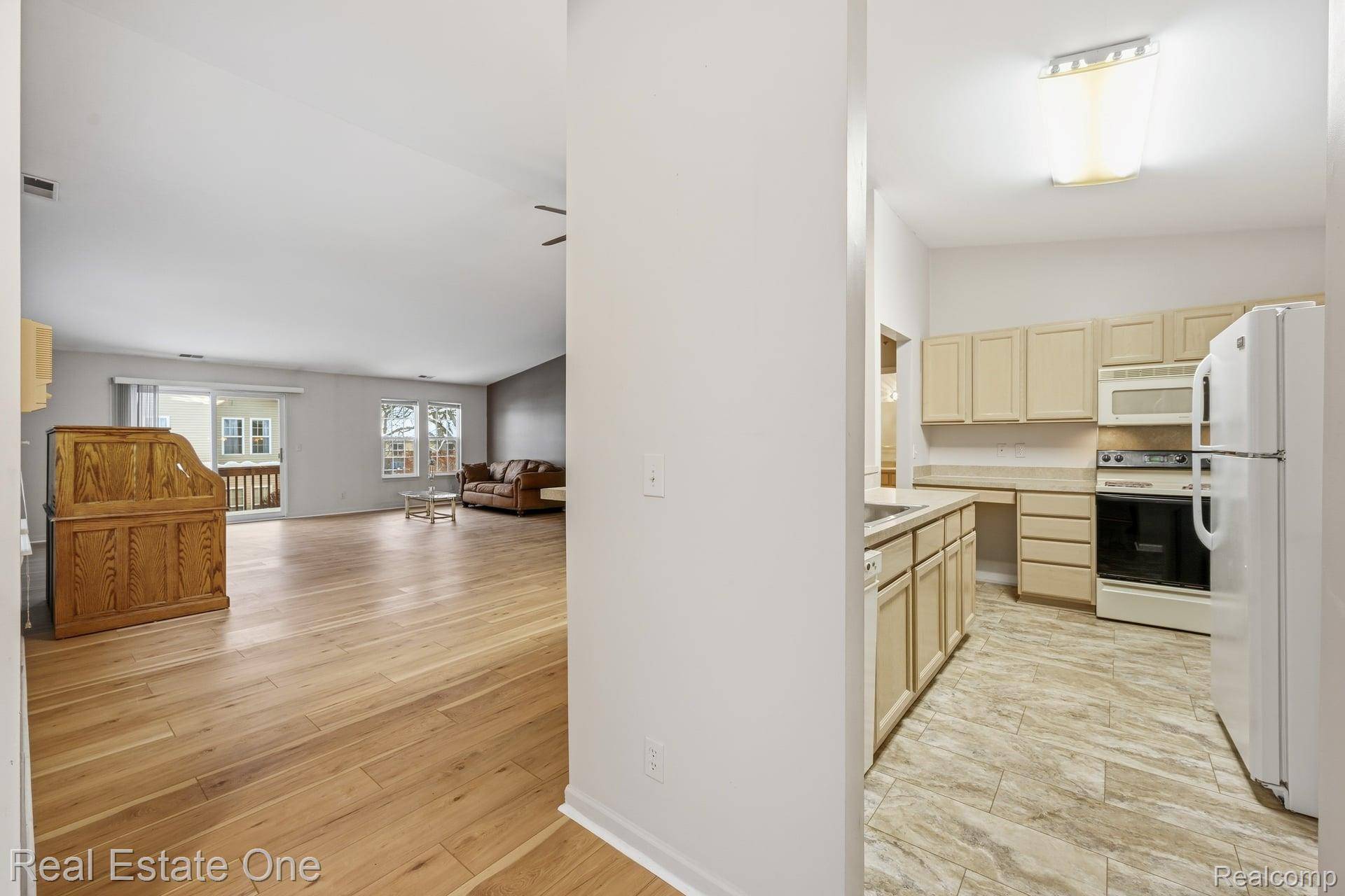 Waterford, MI 48329,4885 Oak Hill DR #20