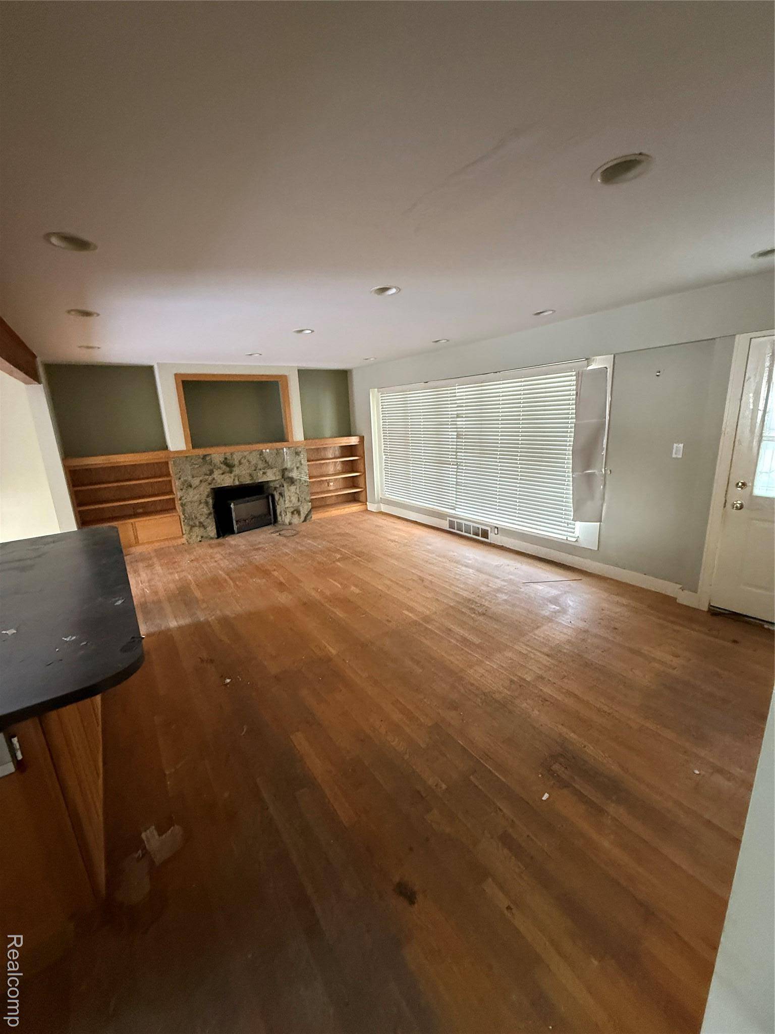 Southfield, MI 48076,29863 Fall River RD