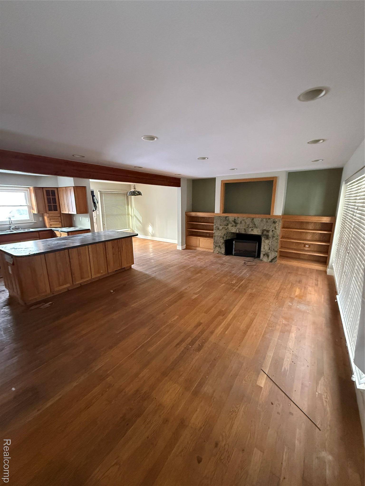 Southfield, MI 48076,29863 Fall River RD