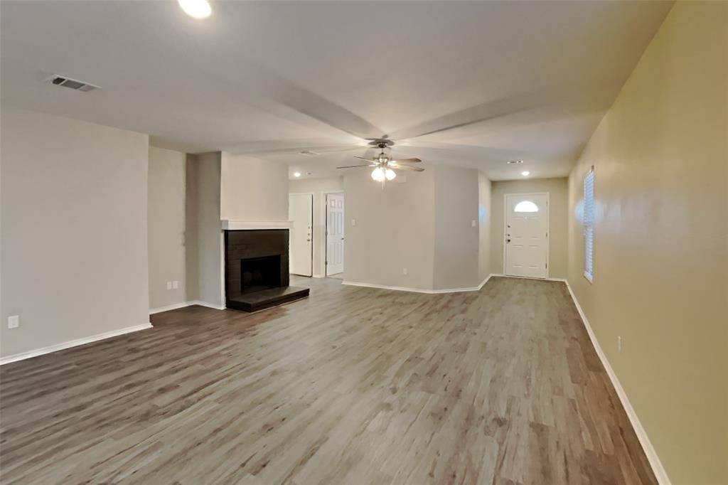 Arlington, TX 76002,807 Wild Prairie Drive