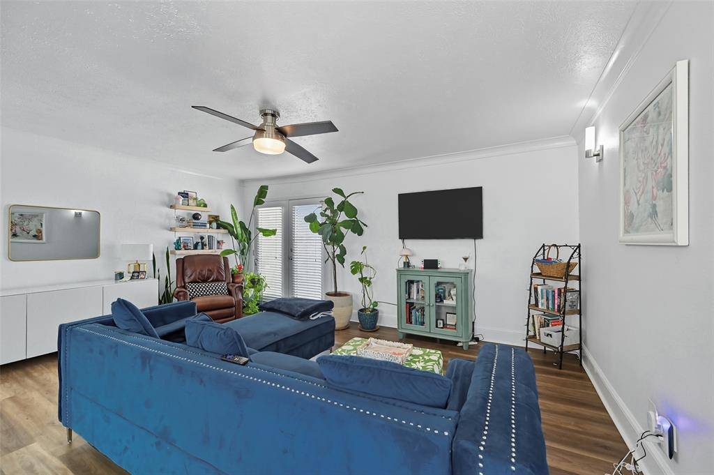 Dallas, TX 75206,5927 E University Boulevard #221