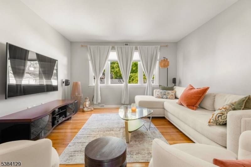 Lawrence Twp., NJ 08648,6 Hillsdale Rd