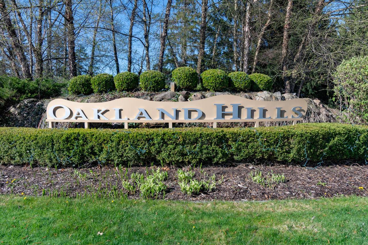 Portage, MI 49024,8660 Oakland Hills CIR