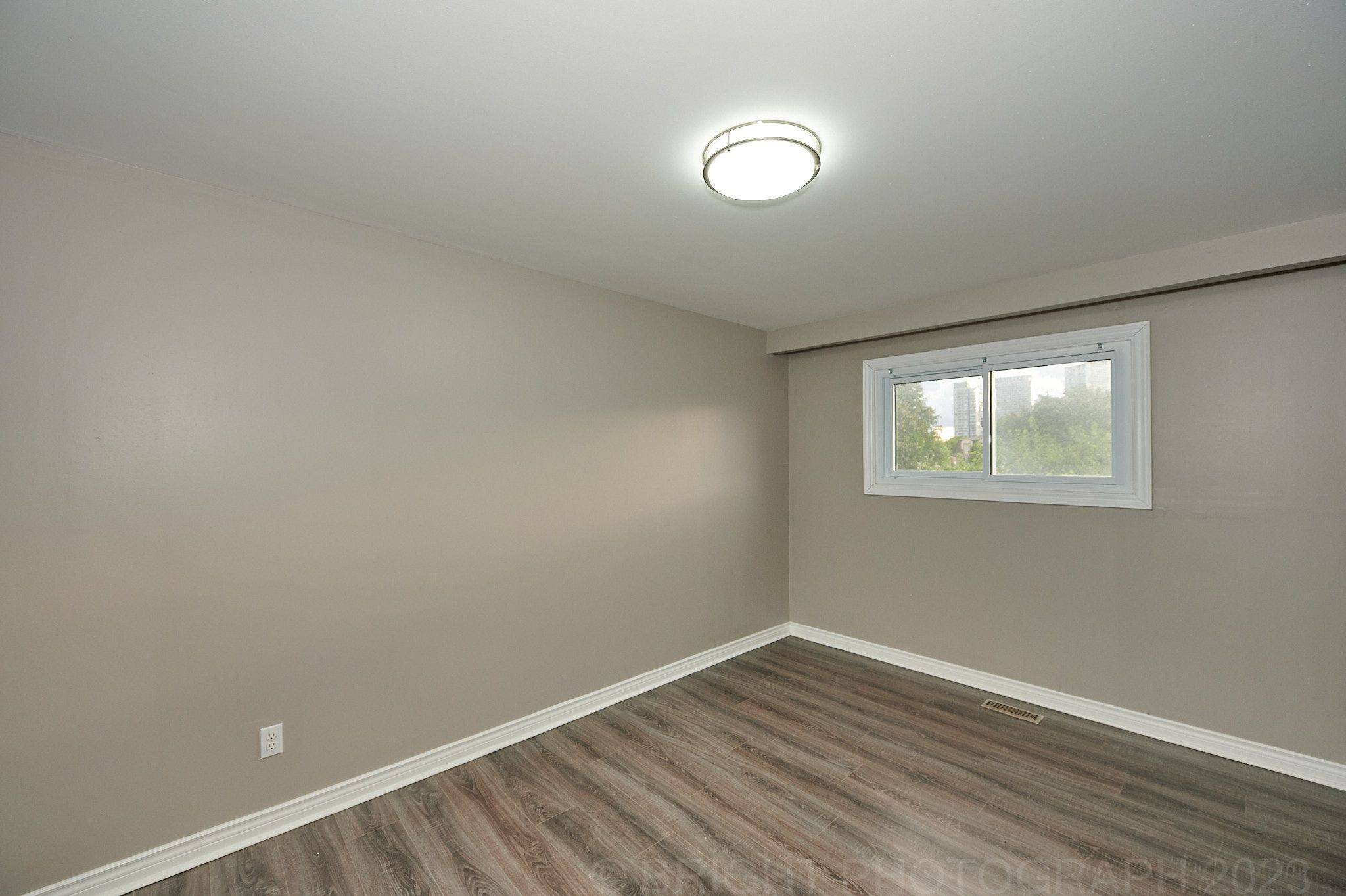 Toronto C15, ON M2J 3Z7,36 Ladner DR