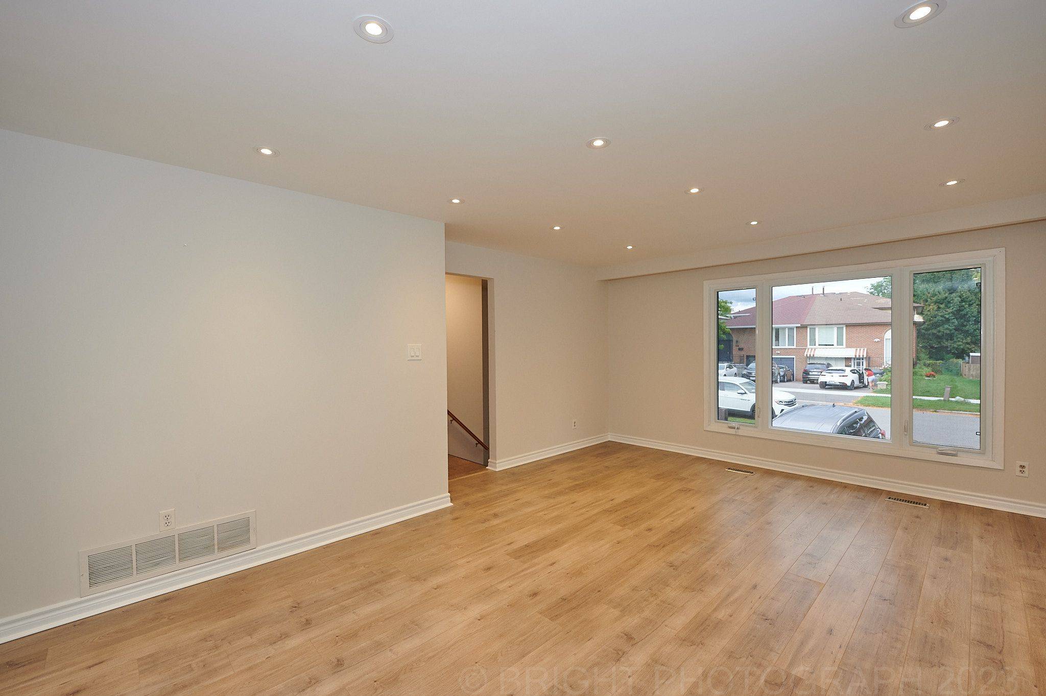 Toronto C15, ON M2J 3Z7,36 Ladner DR