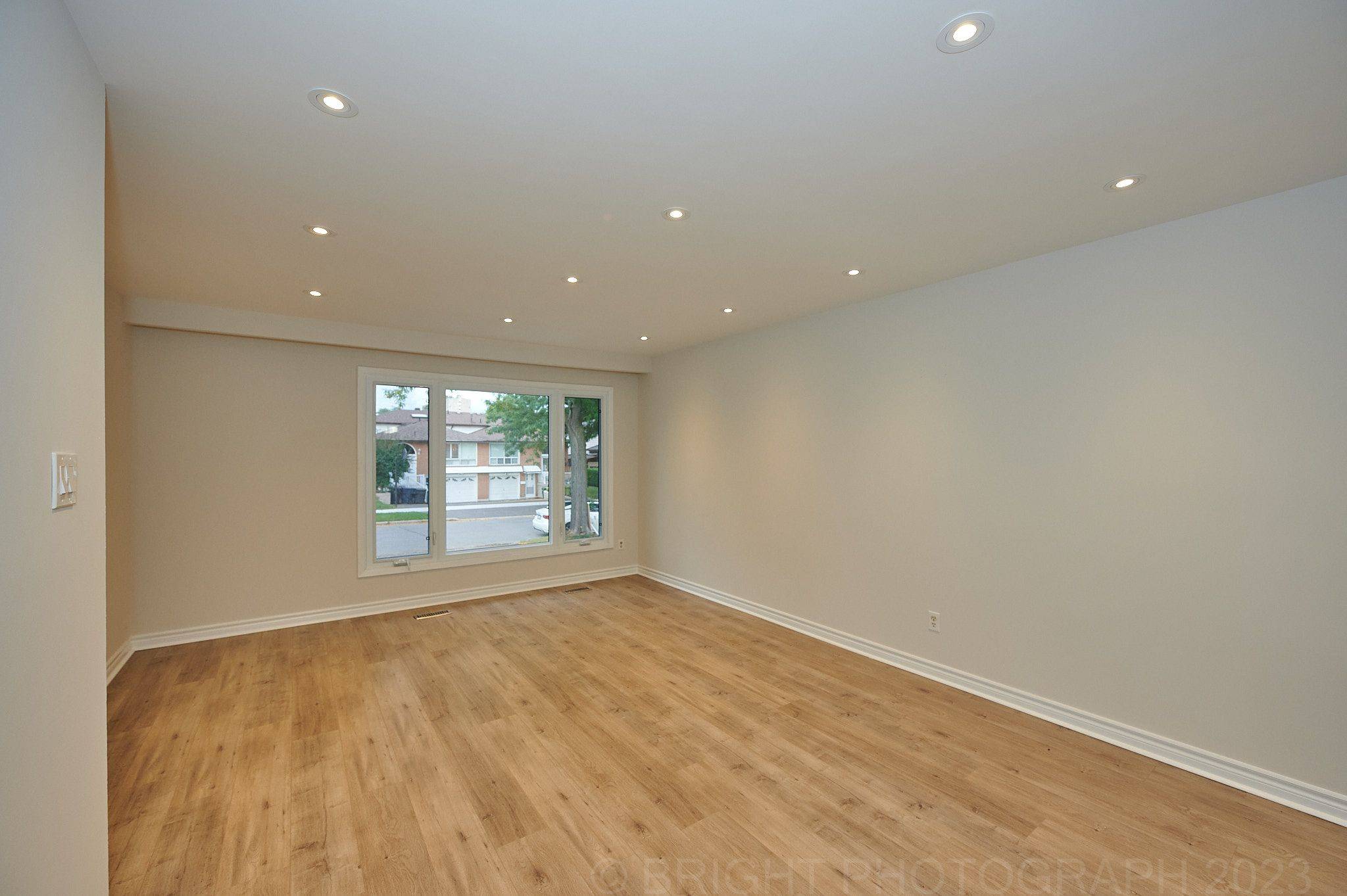 Toronto C15, ON M2J 3Z7,36 Ladner DR