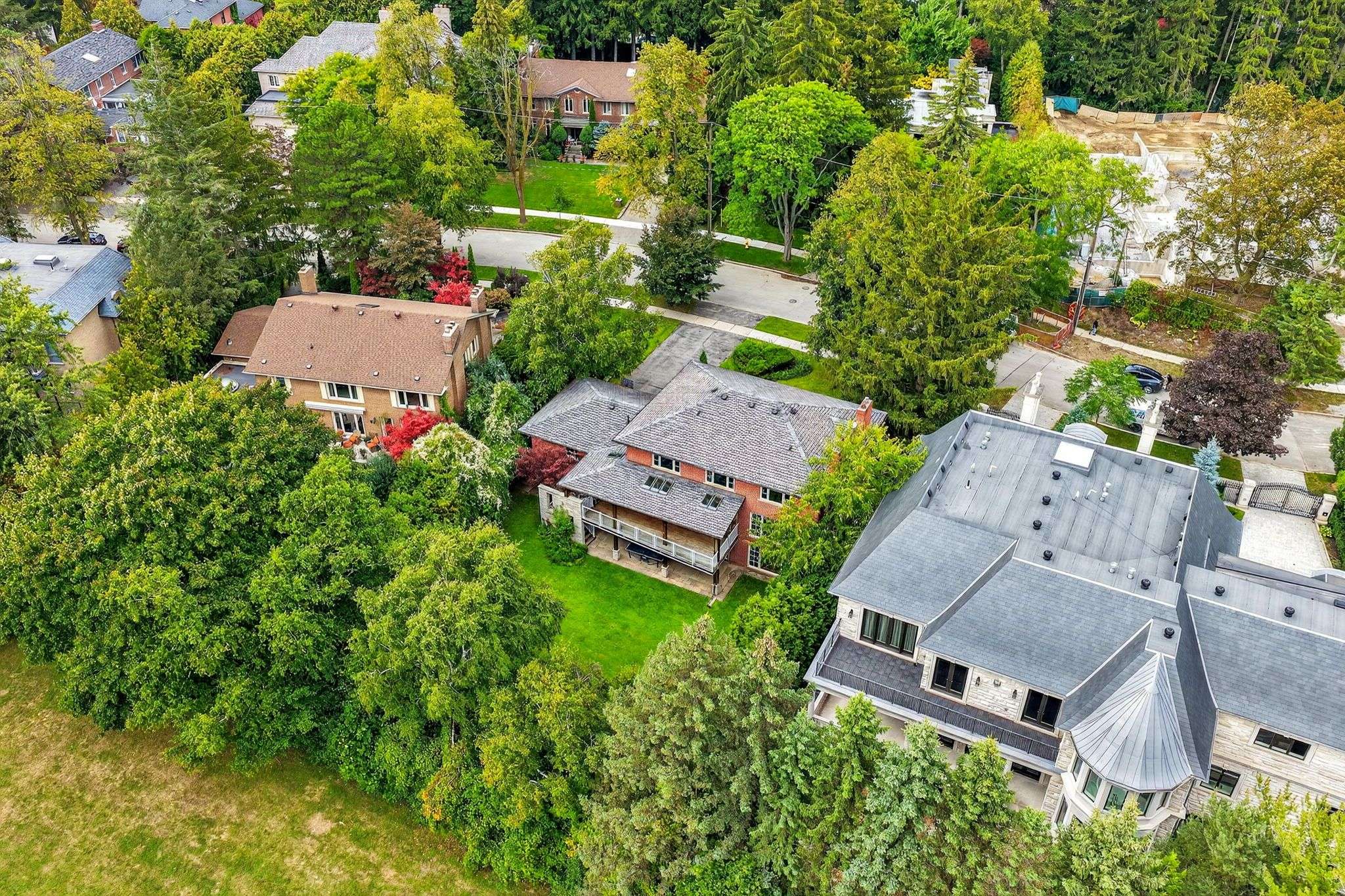 Toronto C12, ON M2L 1N3,11 Tudor Gate