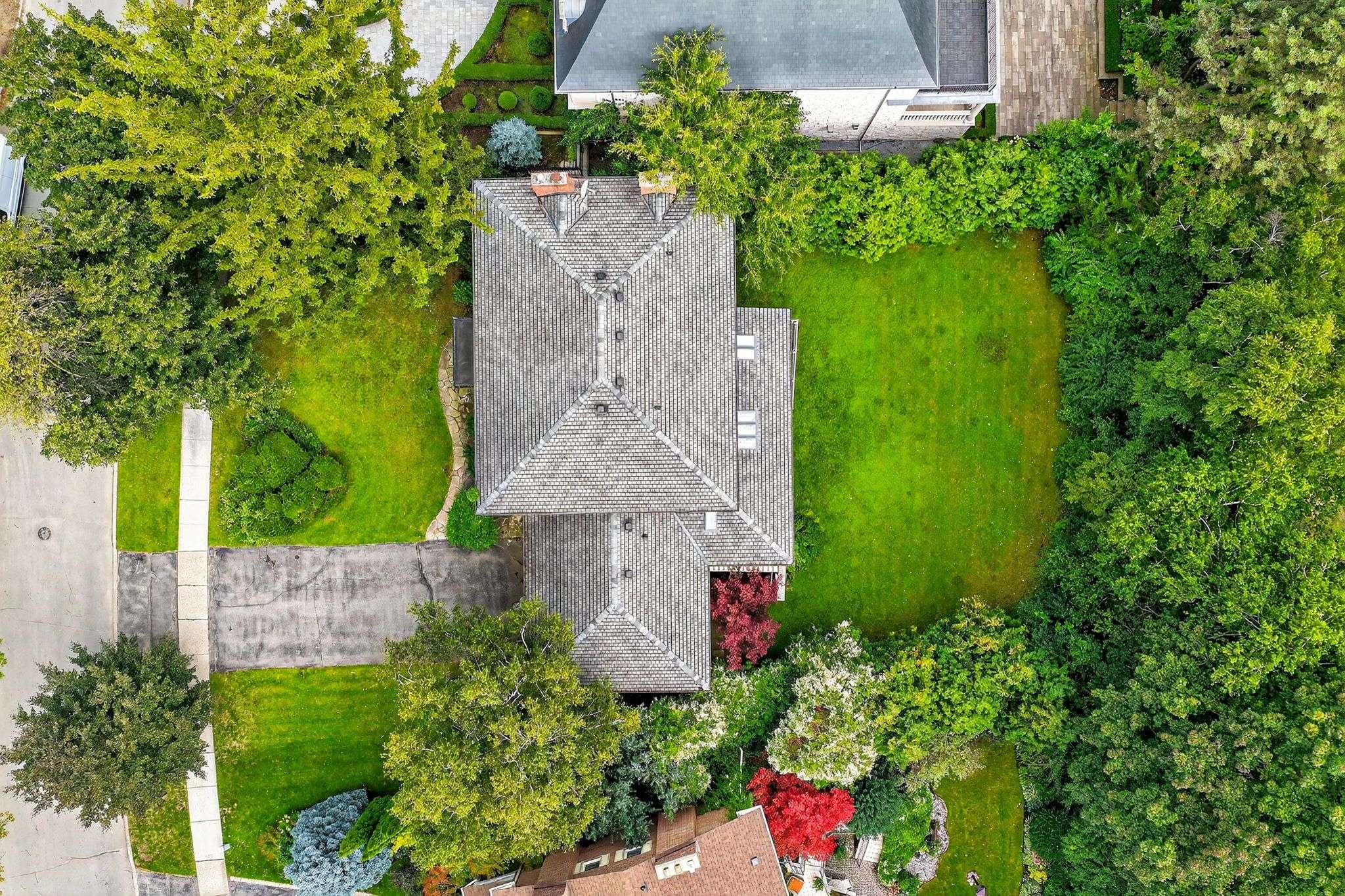 Toronto C12, ON M2L 1N3,11 Tudor Gate