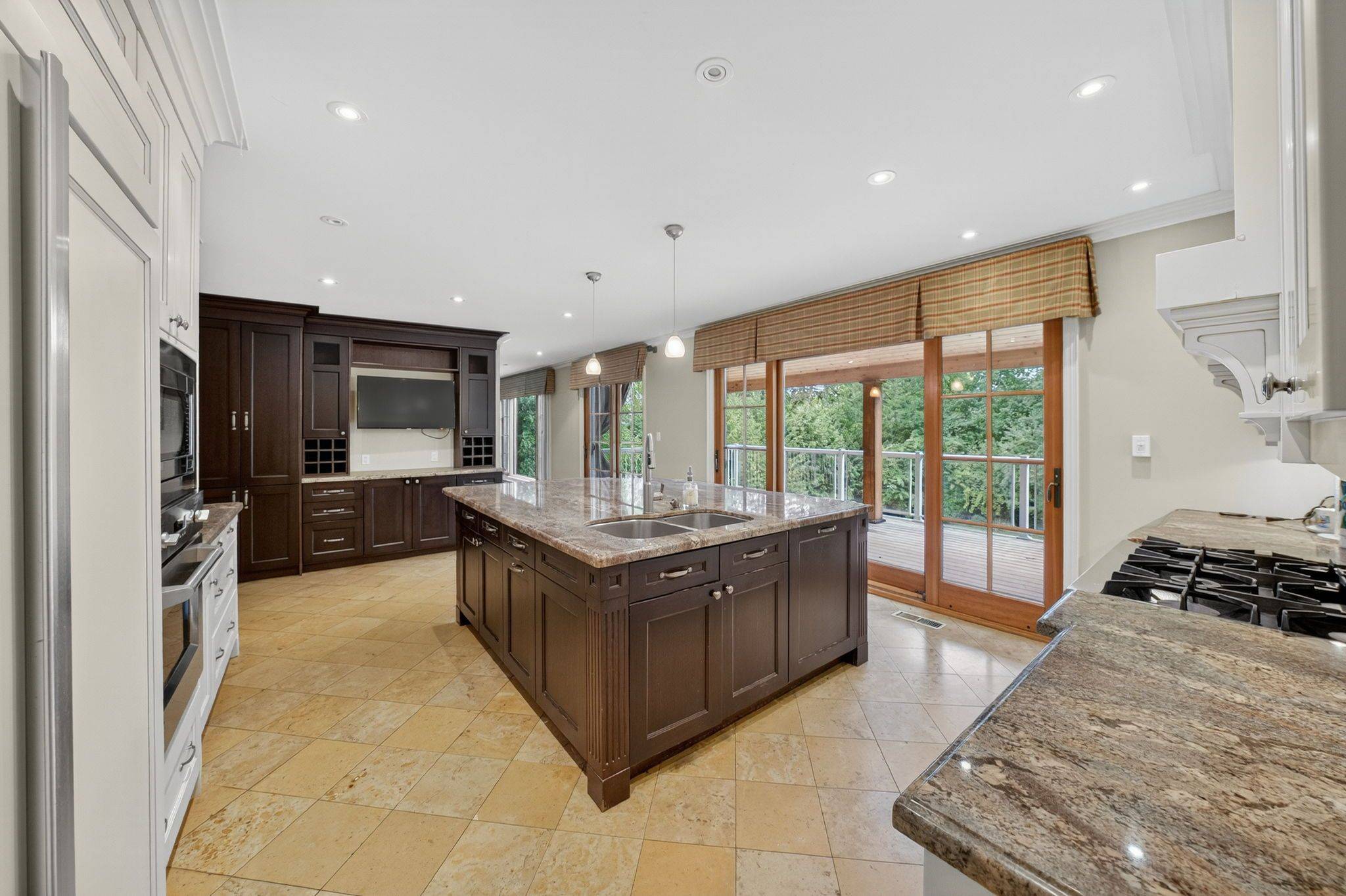 Toronto C12, ON M2L 1N3,11 Tudor Gate