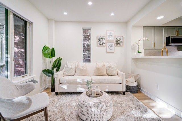 801 King ST W ##12 B, Toronto C01, ON M5V 3C9