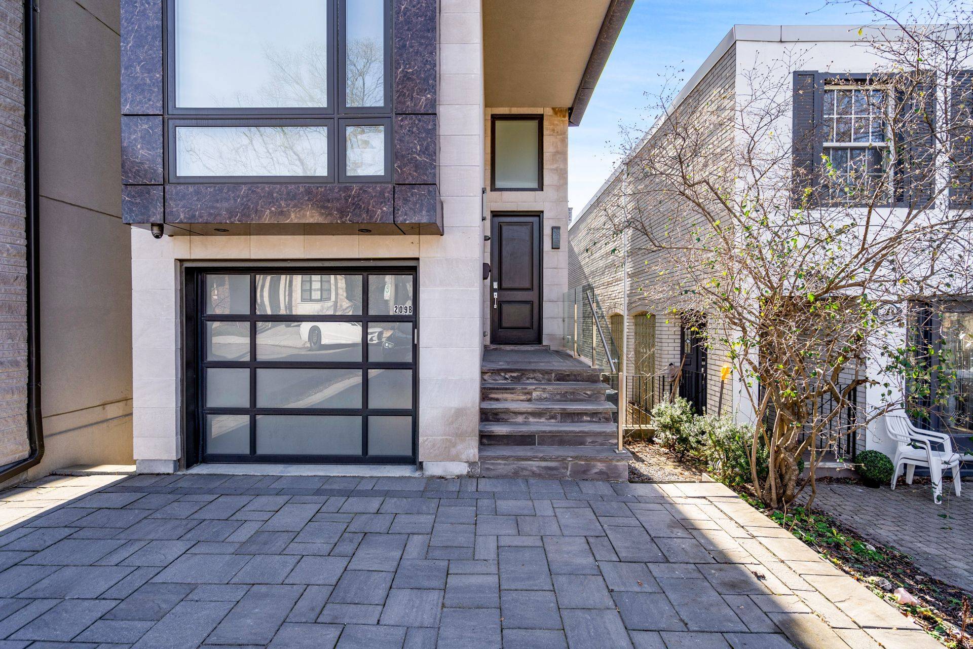 Toronto C04, ON M5M 1E3,209B Glengarry AVE